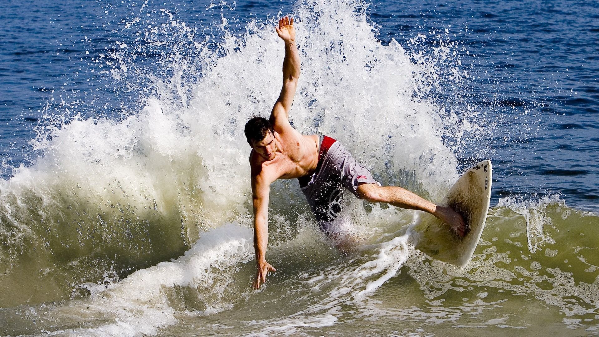 亚特兰大鏖战西班牙，当北欧风暴撕裂伊比利亚防线，哈兰德如何成为命运扭转的关键先生