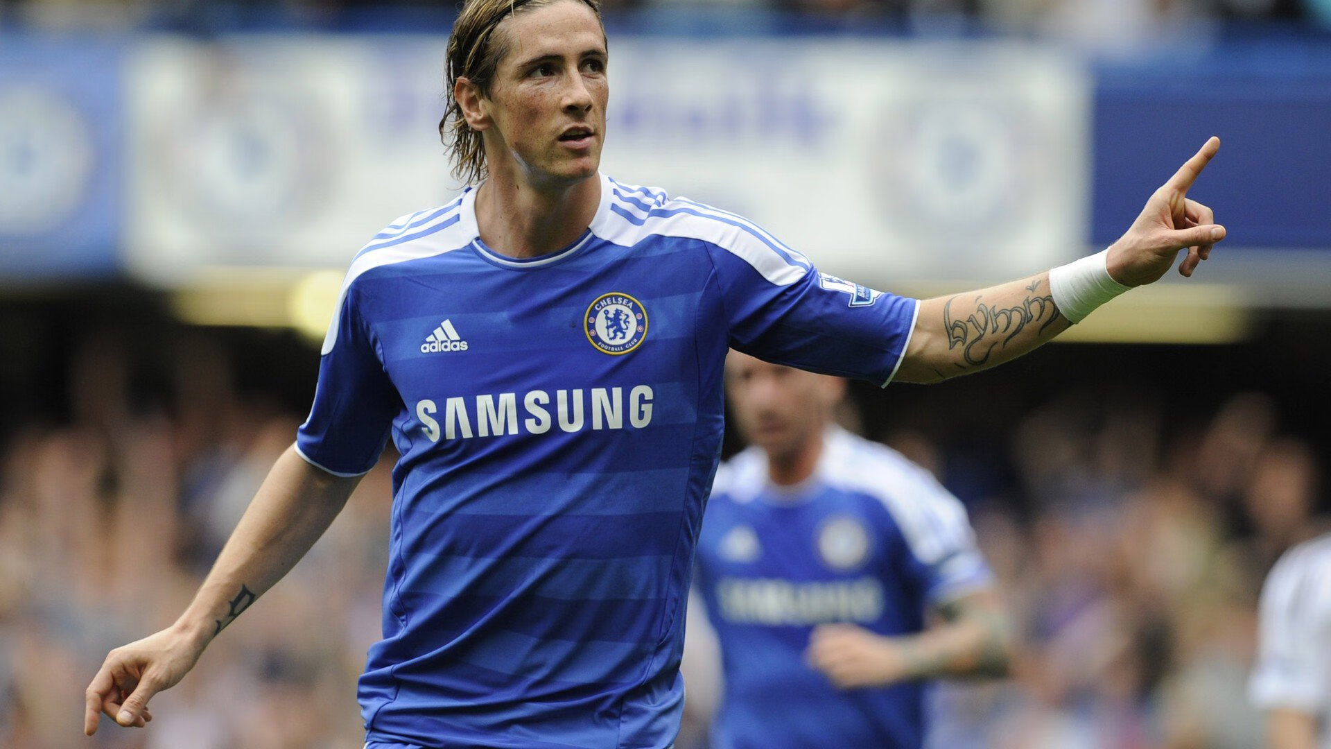 奥斯梅恩之夜，当足球巨星照亮NBA总决赛的穹顶